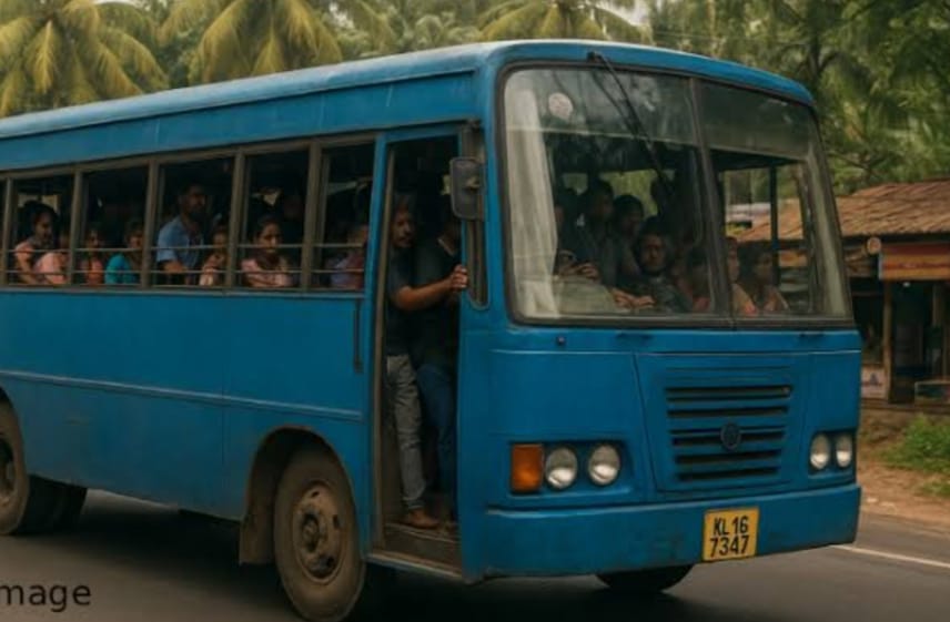 സ്വകാര്യ ബസിൽ നിന്ന് വീണ് വിദ്യാർഥിക്ക് പരിക്ക്: അമിത തിരക്കും ജീവനക്കാരുടെ അനാസ്ഥയും അപകടത്തിന് കാരണമായെന്ന് ആരോപണം
